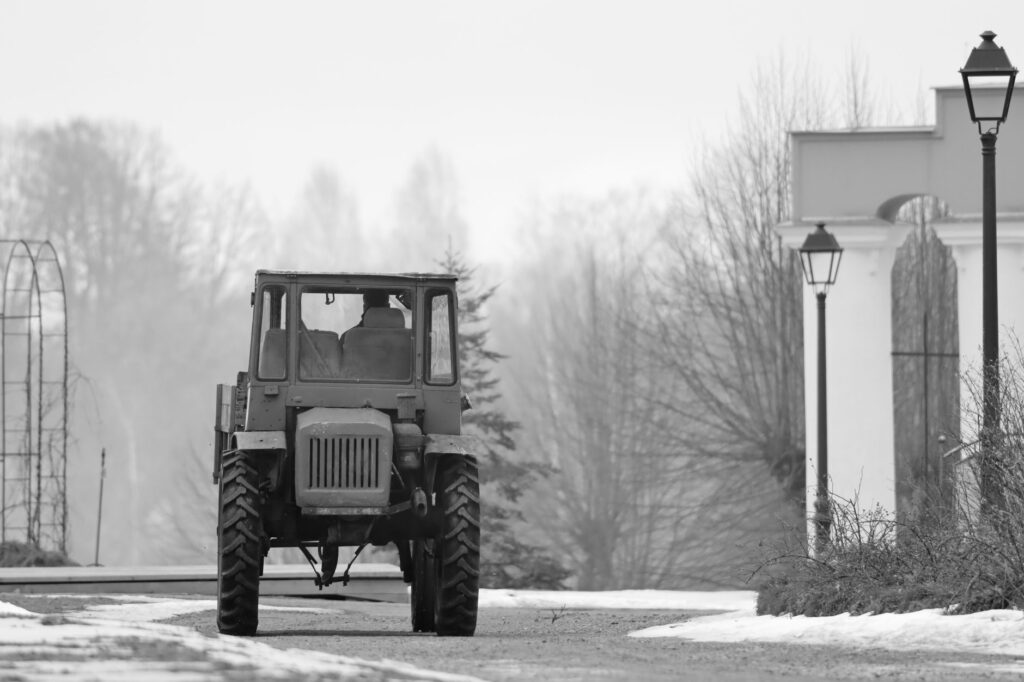 880 and 881 Bulbs Explained: The H27W Fog and Spot Bulb, Its Base, and How to Replace It