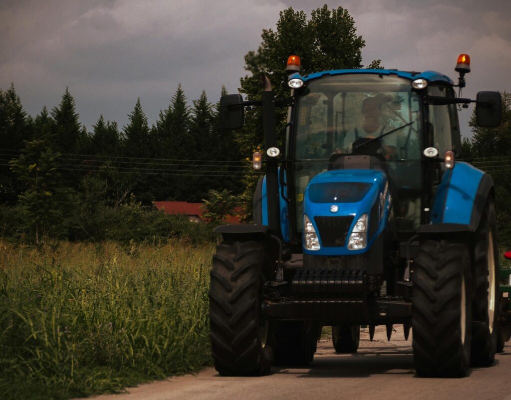 Magnetic Beacons: Portable Warning Lights for Tractors and Trailers